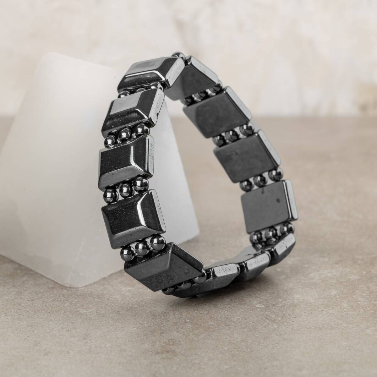 Hematit Doğal Taş Özel Kesim Geniş Kesim Bileklik - 1